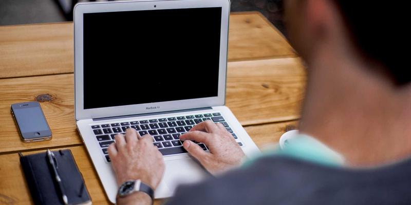 YP自行车碳纤维车架深度解析：轻量化与刚性的平衡艺术